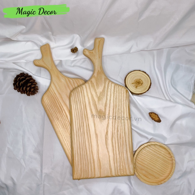 Thớt gỗ decor Magic đựng đồ ăn trang trí tay cầm cành cây sang trọng chất liệu gỗ tần bì tự nhiên cao cấp