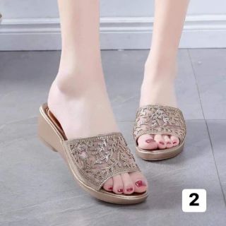 Combo 3 đôi dép và quần áo