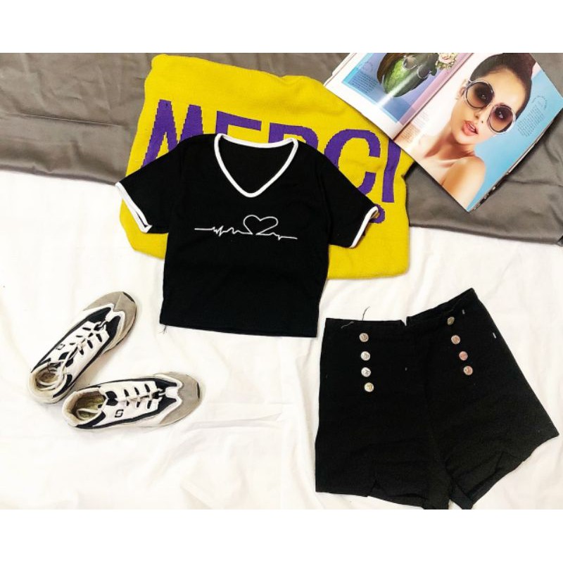 Áo croptop thêu chữ