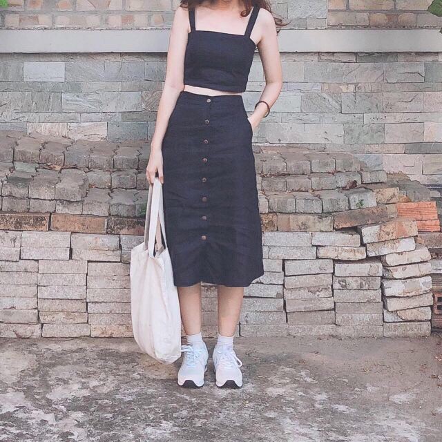 (TRI ÂN HOT) SET ÁO 2 DÂY CROPTOP MIX CHÂN VÁY CÚC ĐEN BE | BigBuy360 - bigbuy360.vn