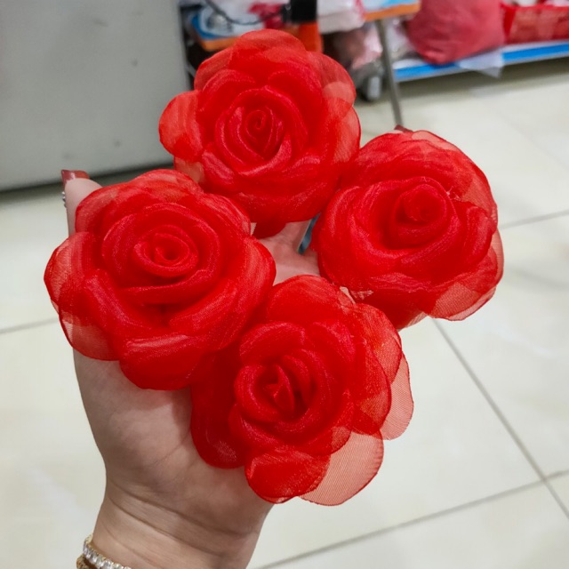 Hoa đỏ 8cm xinh xinh