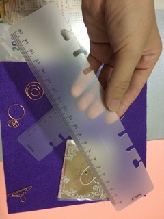 Thước gắn sổ còng 6 lỗ
