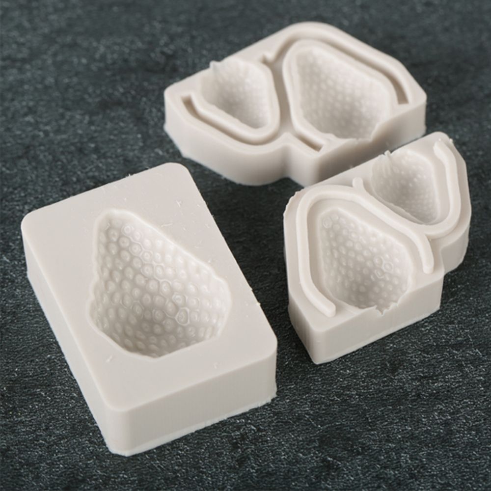 Bộ 3 Khuôn Silicone Làm Bánh Tạo Hình Trái Dâu Tây Độc Đáo Tiện Dụng