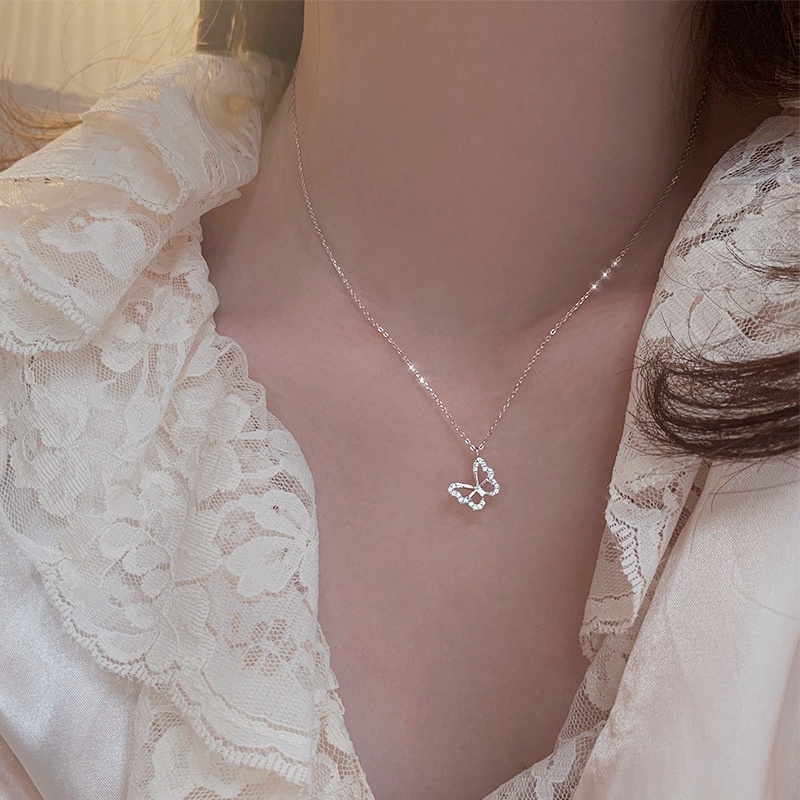 Vòng cổ Mặt Hình Bướm Rỗng Đính Đá Lấp Lánh Đơn Giản Cho Nữ