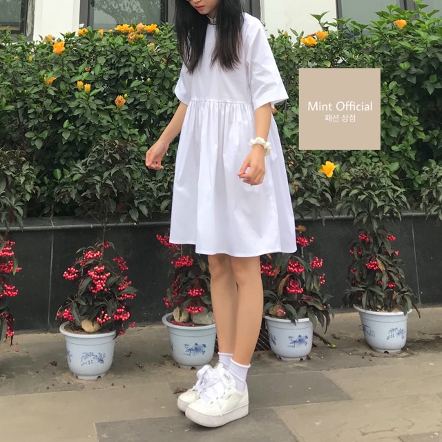 Váy babydoll trơn nút cúc sau madebymint | BigBuy360 - bigbuy360.vn