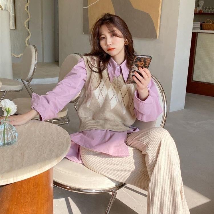 Áo sát nách dệt kim cổ chữ V dáng rộng họa tiết kẻ sọc thời trang