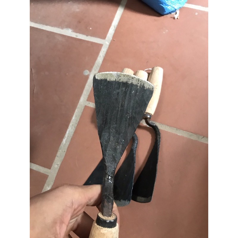 Xén xúc đất làm cây bằng thép