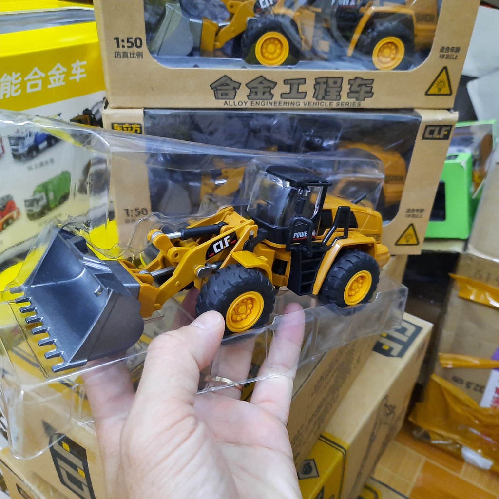 Mô hình xe xúc ủi đất đồ chơi trẻ em - Xe có gầu xúc kim loại có đèn sáng tỉ lệ 1:50