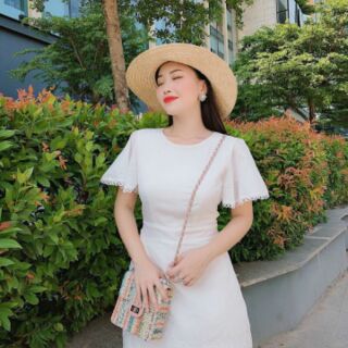Đầm xô ren tay xoè