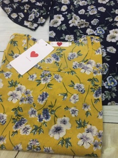 Áo hoa tay xoè đính hạt