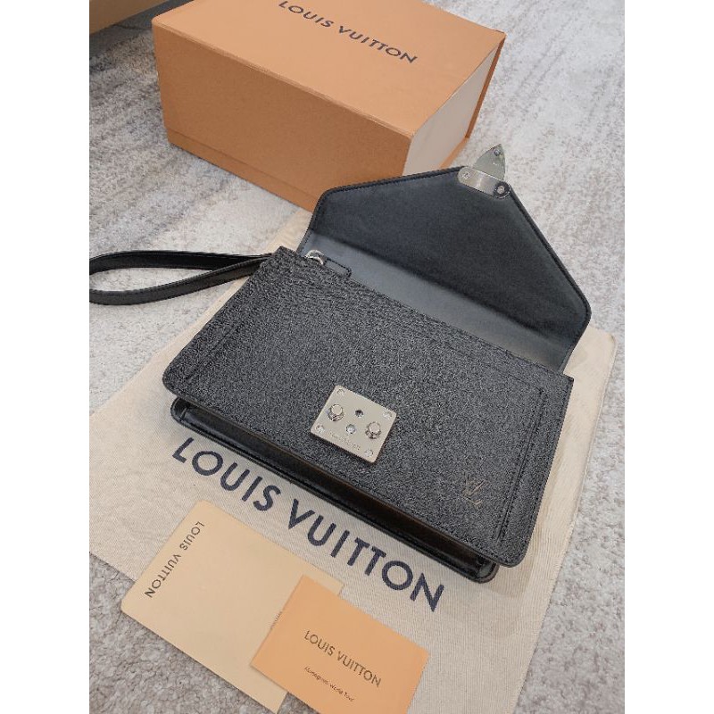 Tui nam LV cầm tay(clutch nam)sz26cm da tăm và da sần cực đẹp(video shop đăng do khách mua nhận hàng gủi lại🥰🥰)