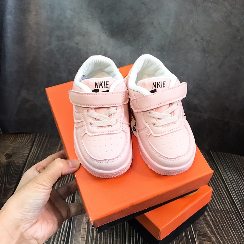 Giày thể thao sneaker hồng bé gái