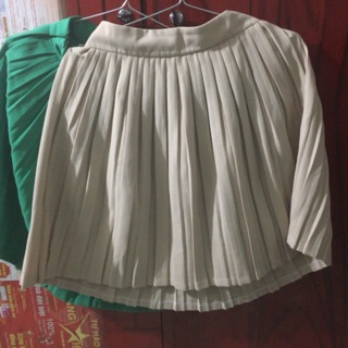 Chân váy size S 2 màu kem và xanh