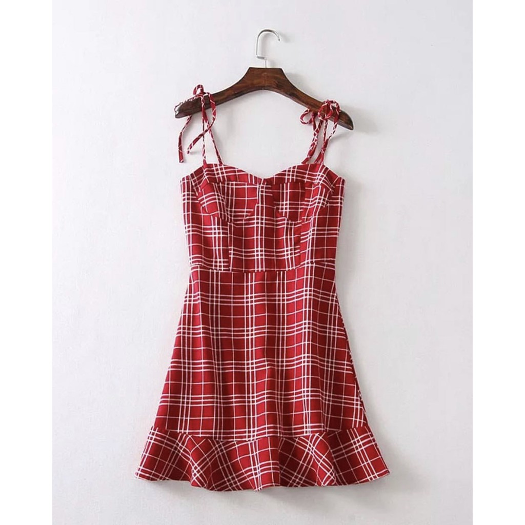 Đầm đỏ hoạ tiết caro của whattowear