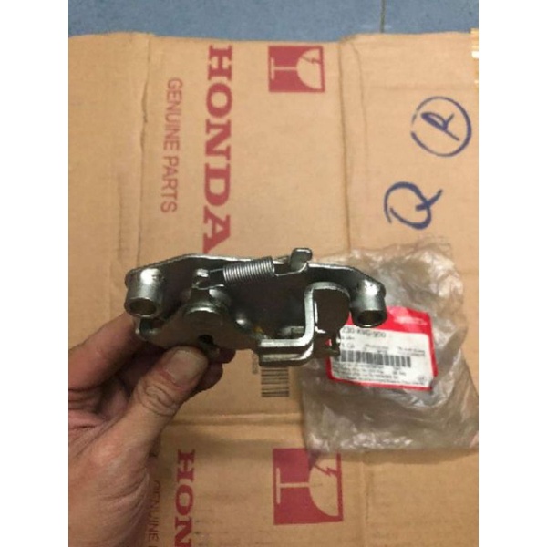 Bướm bát pát Khóa yên sau ab 110 2007-2012 zin hãng HONDA