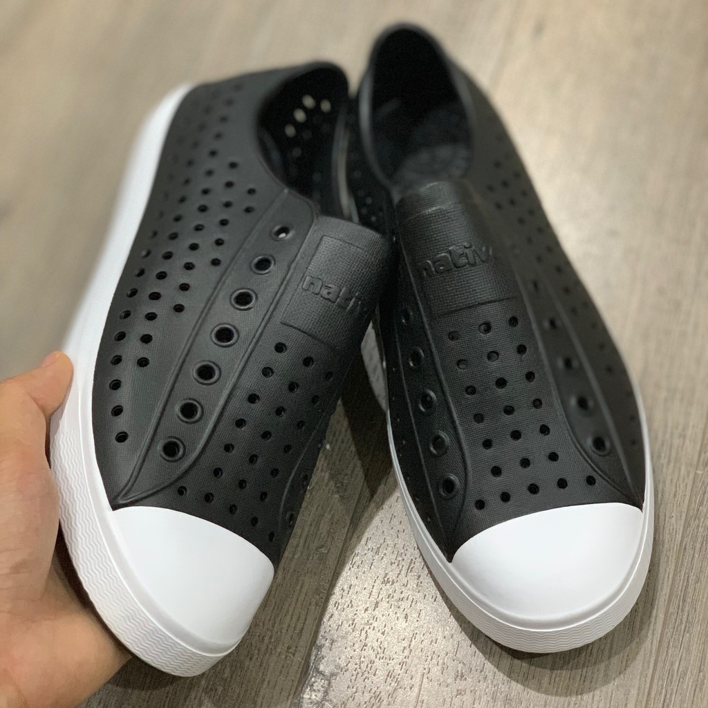 [TẶNG 4 JITBIZT ] - Giày Nhựa Native Jefferson - Chất Nhựa E.V.A Siêu Nhẹ, Không Thấm Nước - MÀU ĐEN TRẮNG | BigBuy360 - bigbuy360.vn