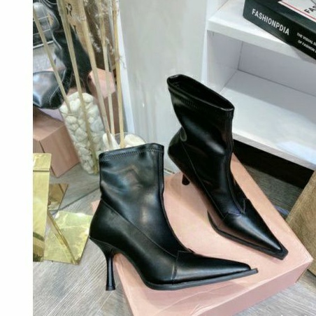 Boots cao cổ mũi nhọn da mềm gót nhọn