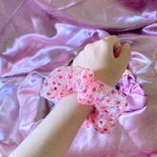 Cột tóc scrunchies cute