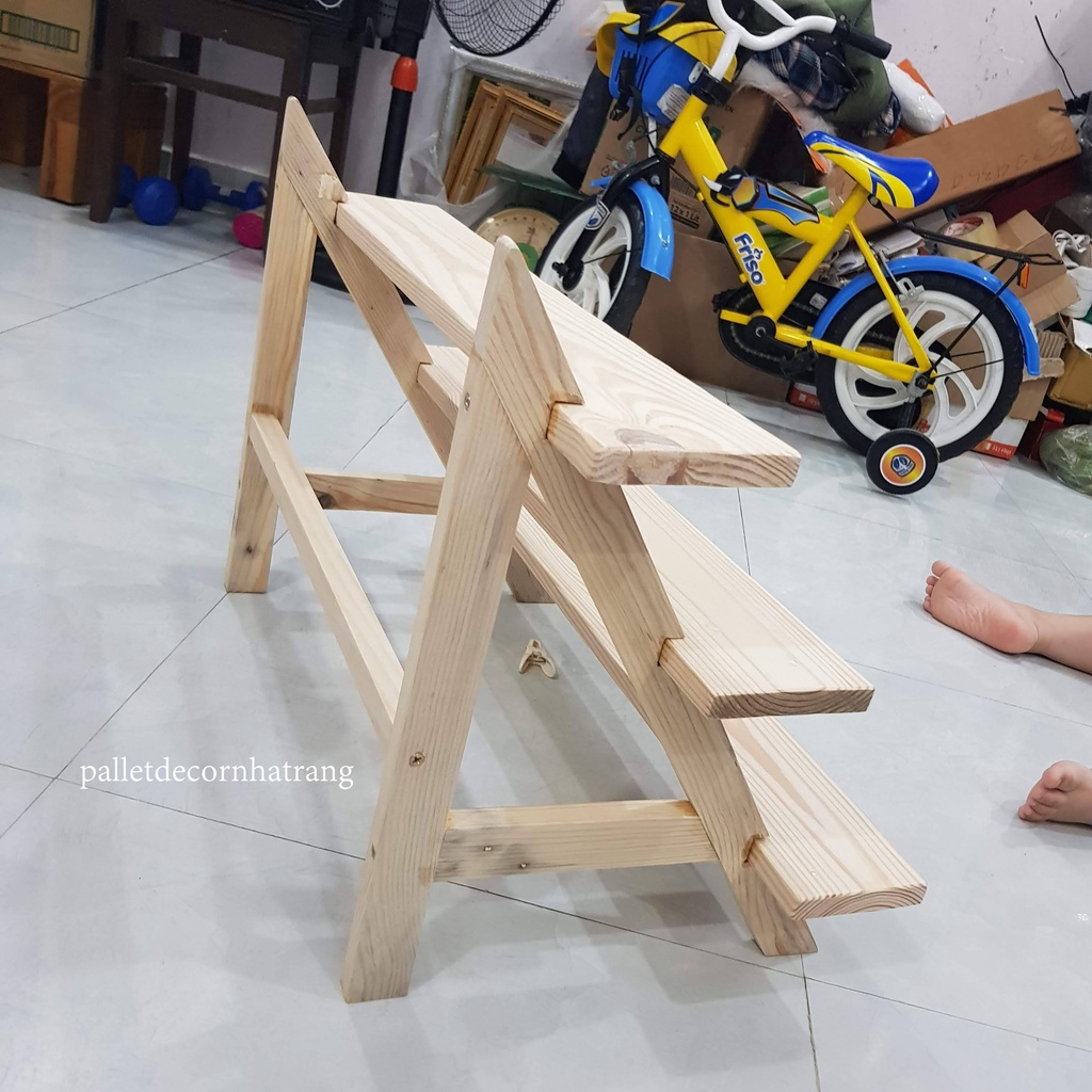 Kệ 3 tầng hình tháp chất liệu gỗ thông đa năng dùng để sen đá, chậu cảnh mini, trưng bày sản phẩm, để gia vị nhà bếp