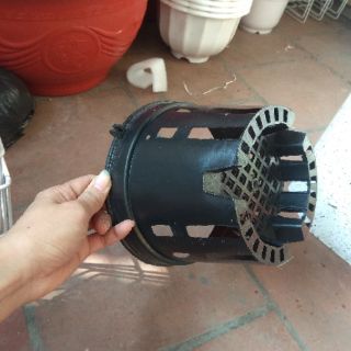 Chậu nhựa đen trồng lan phi 18cm