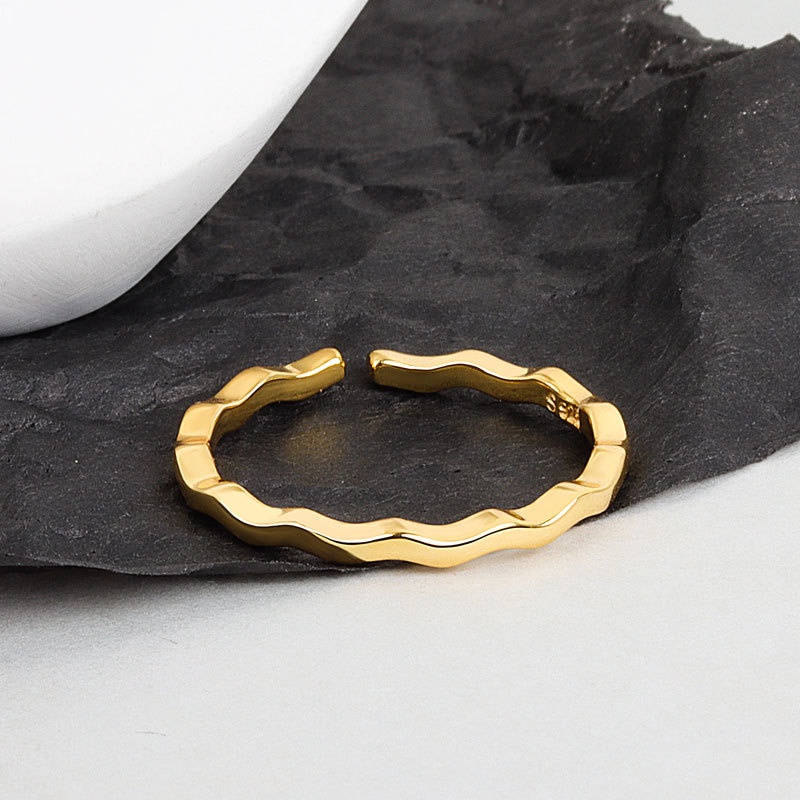 Nhẫn Đeo Ngón Tay Bằng Thép Titan Mạ Vàng Họa Tiết Hoa Đơn Giản Tinh Tế