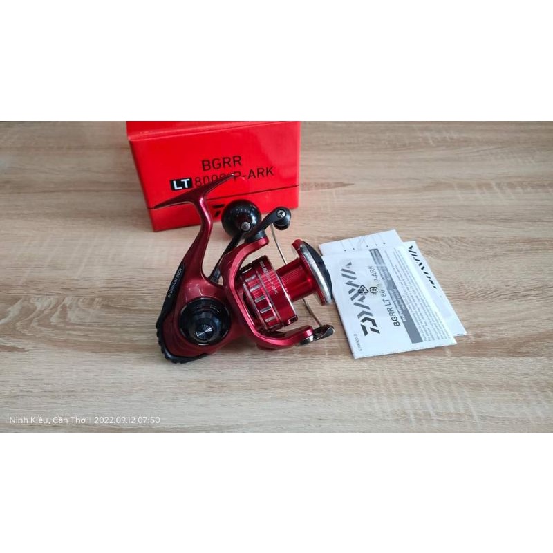 Máy Câu Cá Daiwa BGRR LT 8000-P-ARK - Máy Đứng