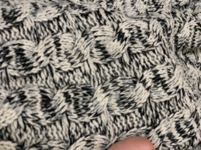 Áo len đen trắng