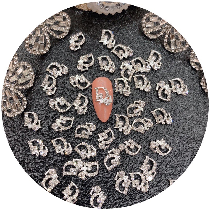 cham nail nhiều viên