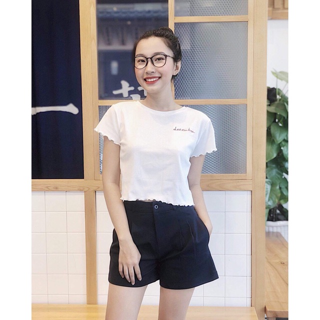 Áo Croptop Bèo Thêu Decemben