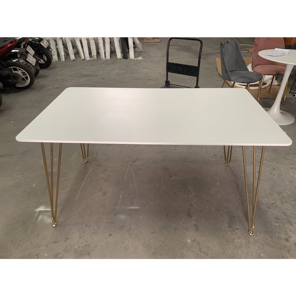 Bàn ăn 140cm chân mạ màu vàng nhập khẩu TM285