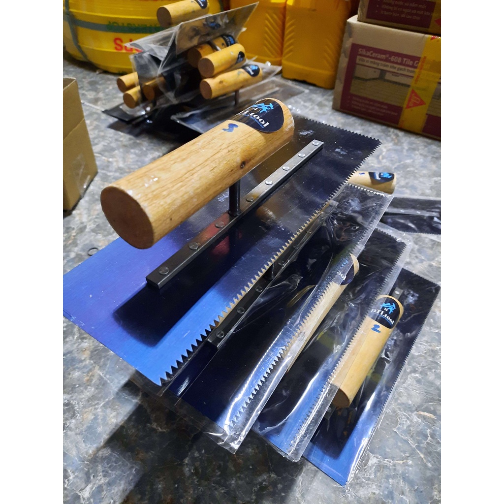 Bay răng cưa 3mm, dài 30cm. Bàn bả răng cưa chuyên thi công Epoxy, thi công chống thấm Polyurethane, Neomax 201