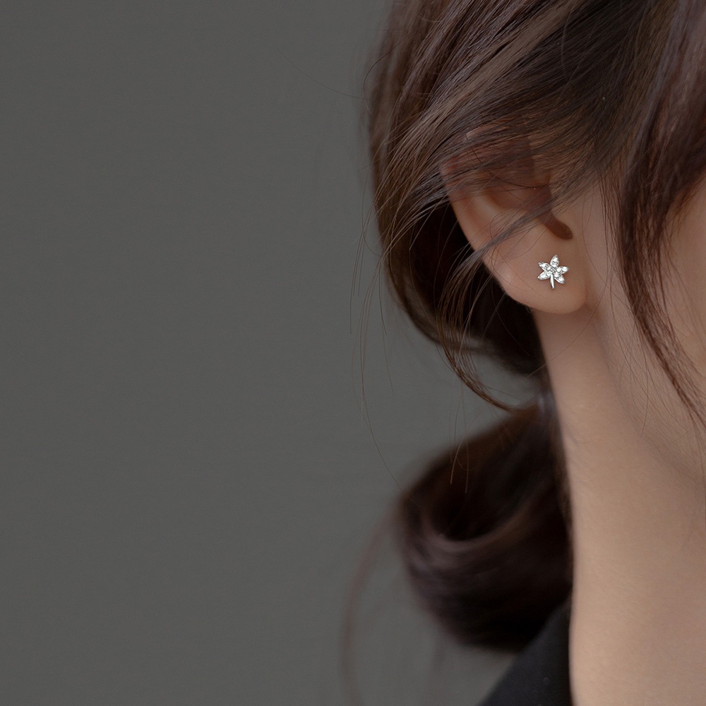 Bông Tai Hình Lá Phong Đính Đá Zircon Dễ Thương Thời Trang Cho Nữ