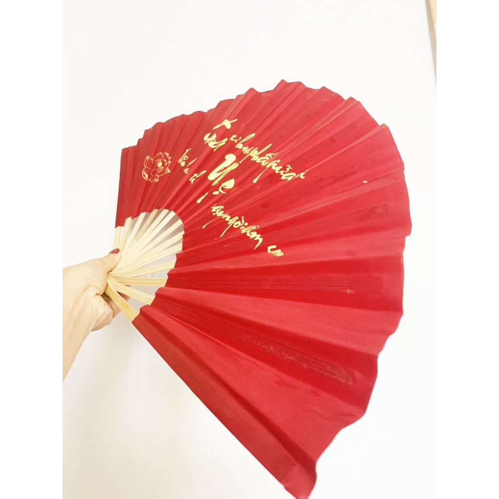 Quạt vải lụa xếp,viết chữ thư pháp truyền thống Việt Nam dài 32cm (màu đỏ)