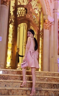 Đầm tiểu thư khoét lưng phối nơ dễ thương
