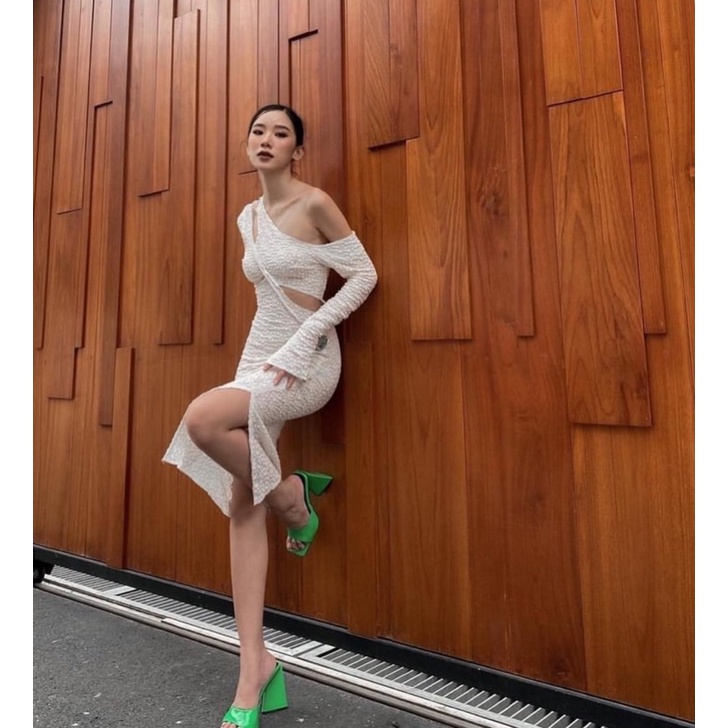 ĐẦM BODY KHOÉT VAI XẺ ĐÙI TRẮNG THỚ XỐP