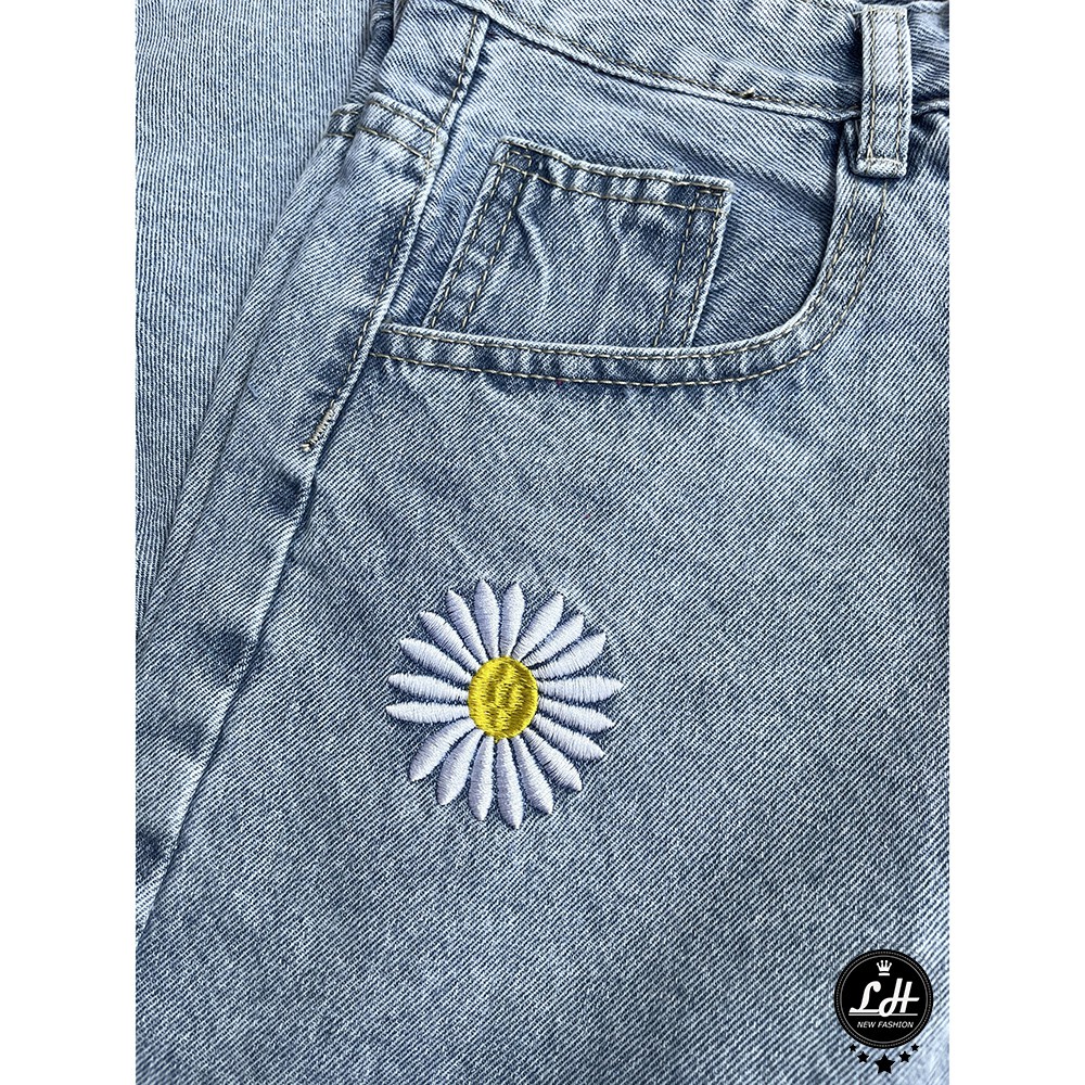 Quần jean ngố nữ lưng cao ống rộng cao cấp in hoa cúc túi màu xanh nhạt cực đẹp MS 141