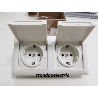 Ổ cắm điện đôi Schuko GIRA có nắp. Bao gồm khung, ruột, nắp và đế âm.