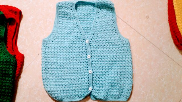 Áo len gilê móc tay cho bé 5 tuổi
