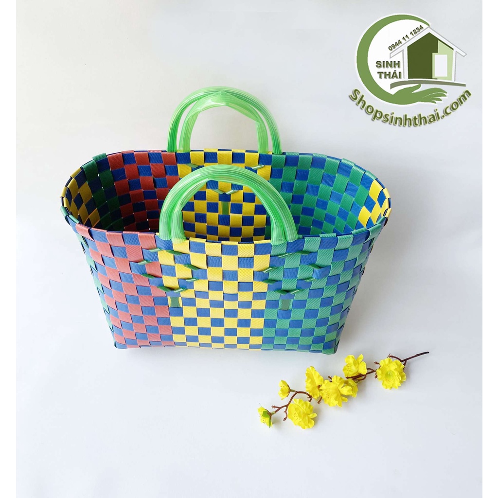 Giỏ làn nhựa giả mây đan nhiều màu, quai xách đôi 40cm x 25cm - màu ngẫu nhiên
