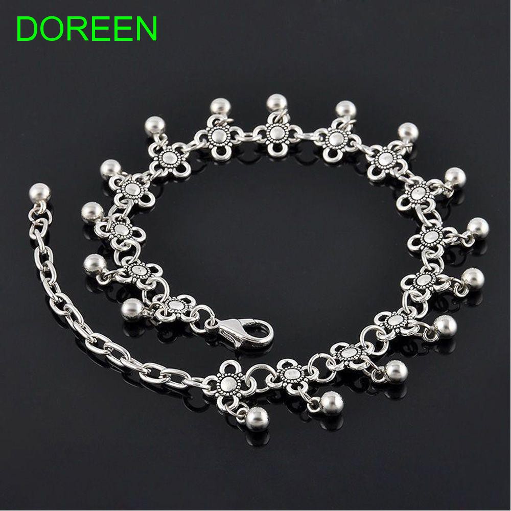 Lắc chân phong cách retro thời trang