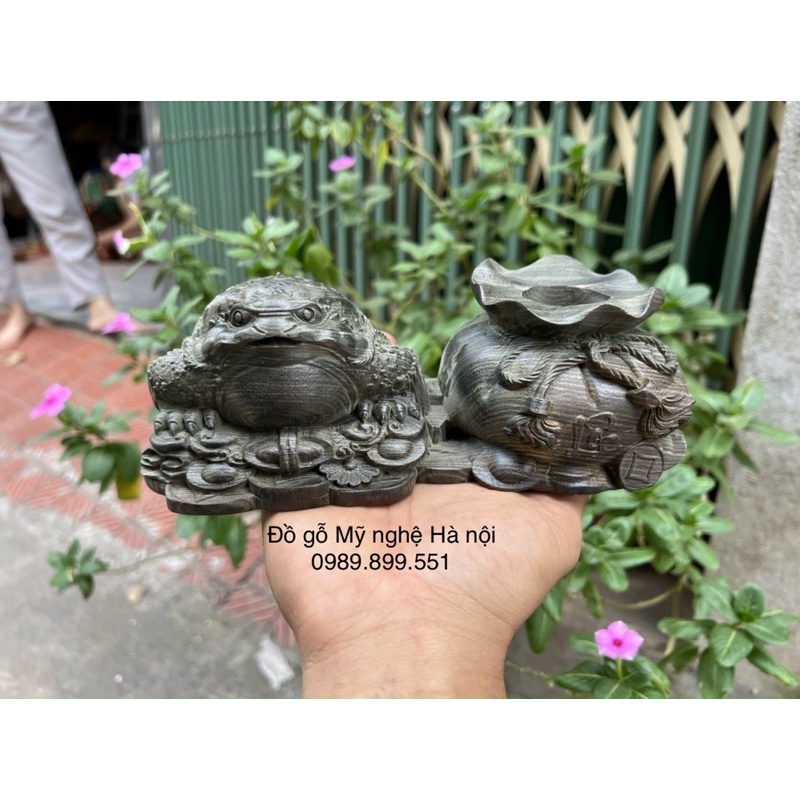 Tượng con cóc thiềm thừ hút tài Lộc gỗ mun