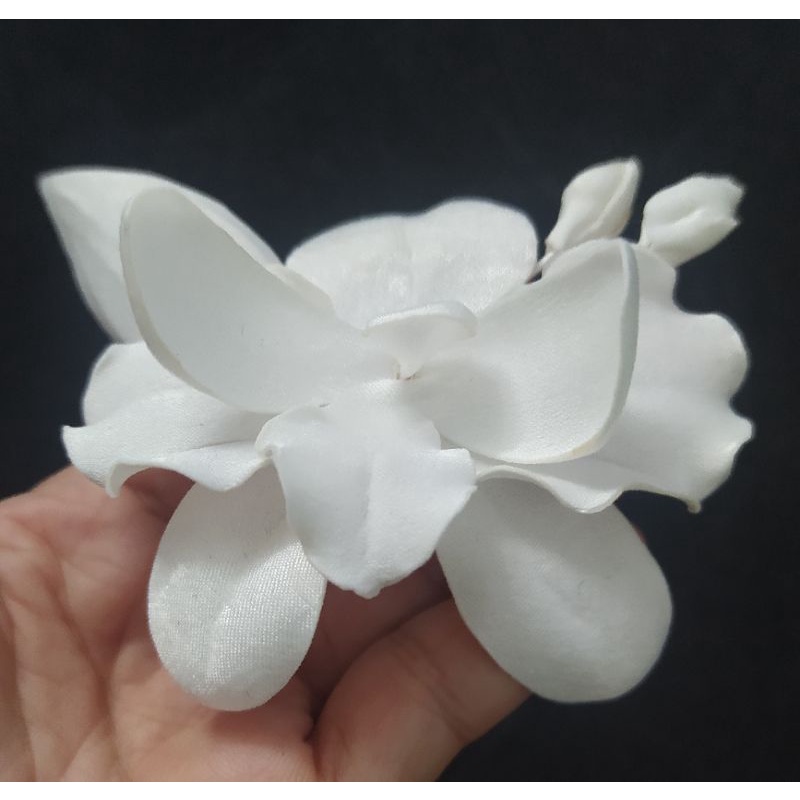 Hoa lan cài áo handmade Joli màu trắng