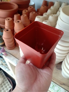 CHẬU NHỰA VUÔNG 9cm
