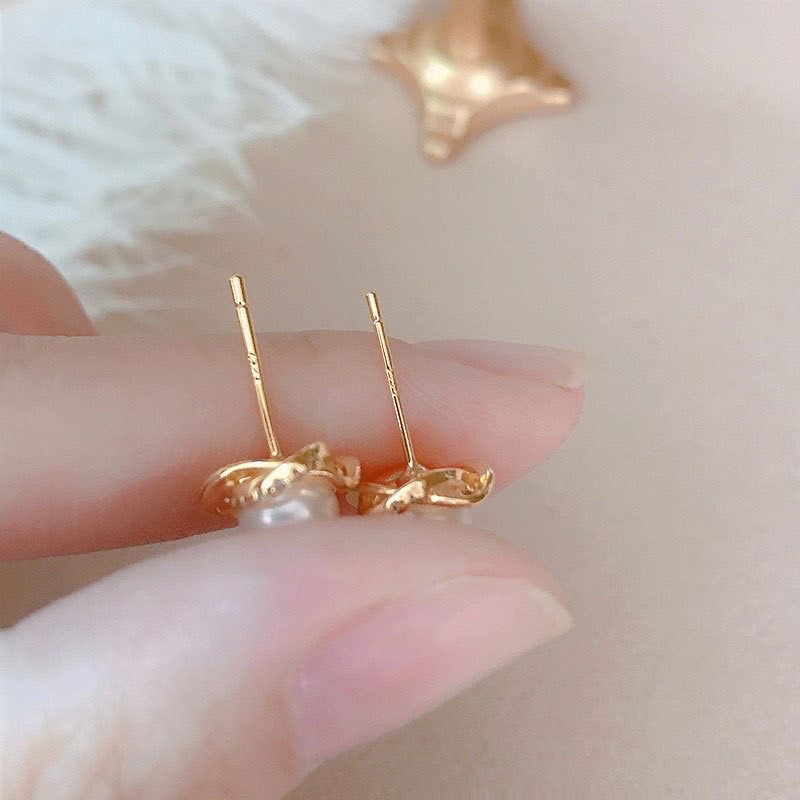 Khuyên tai hoa 4 cánh La Reine chất liệu bạc 925 𝐥𝐚𝐫𝐞𝐢𝐧.𝐚𝐜𝐜𝐞𝐬𝐬𝐨𝐫𝐢𝐞𝐬
