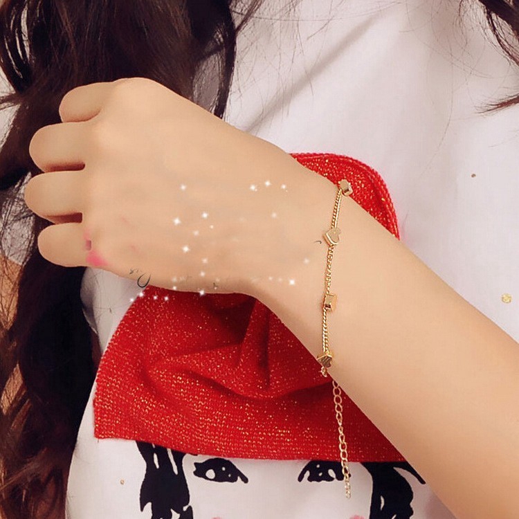 Vòng đeo tay kim loại gắn phụ kiện sao năm cánh thời trang | BigBuy360 - bigbuy360.vn