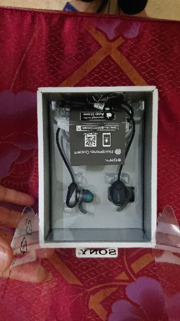 Tai nghe Sony WF-SP600N/BME black & white like new 99%