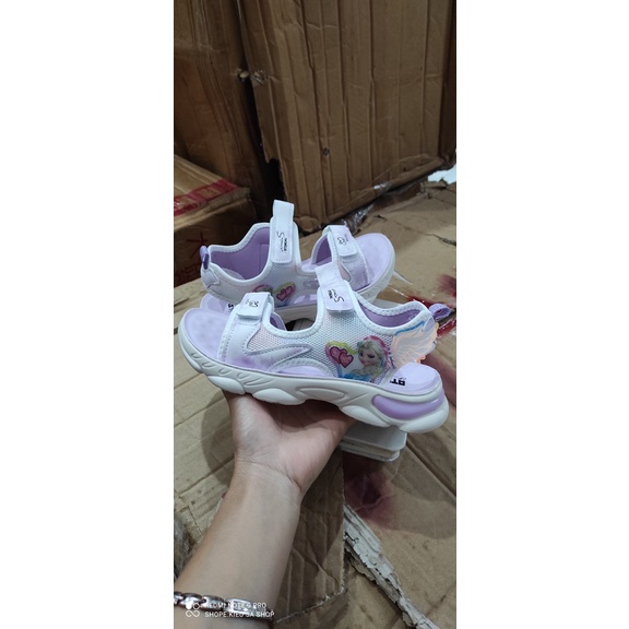 Dép Sandal Bé gái Siêu Nhẹ,Dép Quai Hậu Công Chúa Hình Elsa Cánh Thiên Thần [ sz 26-37]