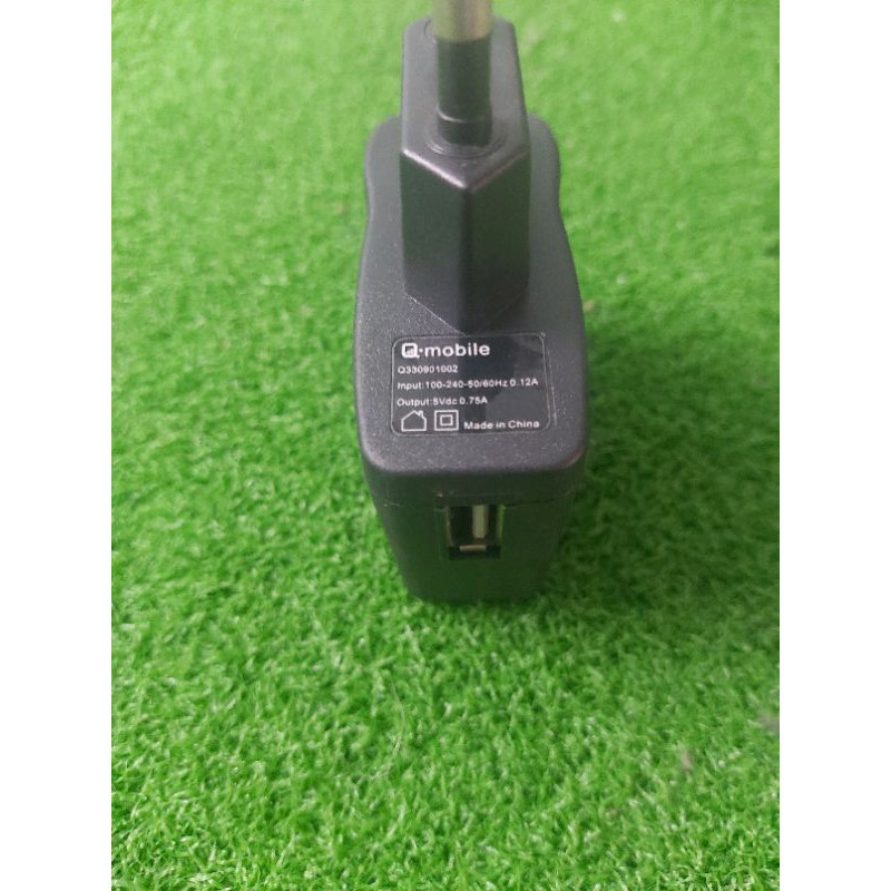 Cốc sạc điện thoại cũ còn sử dụng tốt hãng Qmobile