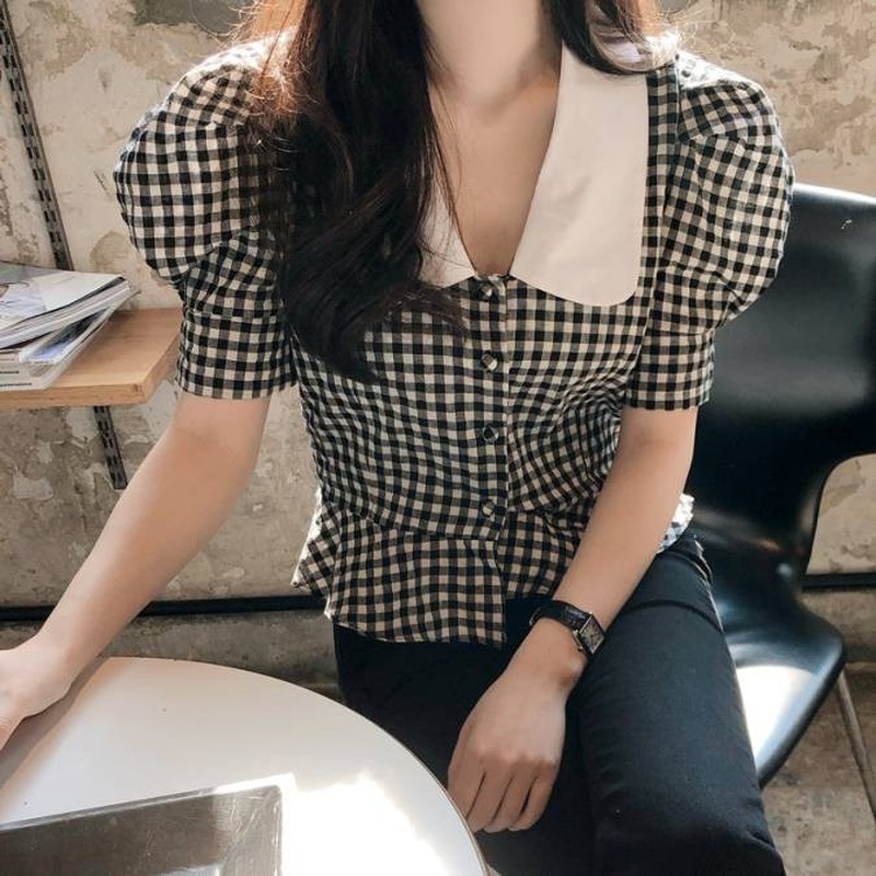 Áo sơ mi tay ngắn phồng cổ búp bê họa tiết sọc caro trắng đen phối màu tương phản kiểu cổ điển 210601