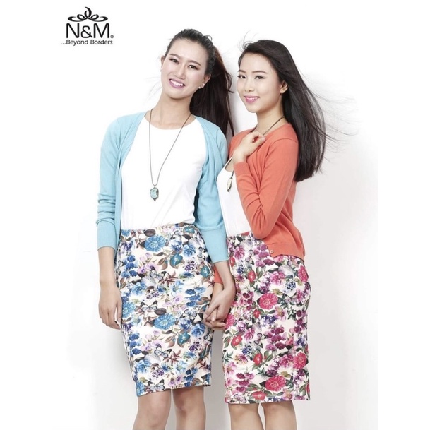 Chân váy hoa công sở vải thun dày Ninomaxx xanh/ hồng (Size S) - Thanh lý vnxk